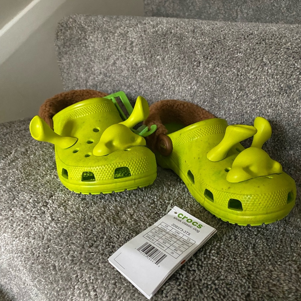 Crocs Classic DreamWorks Shrek Clog (W6 or M4)